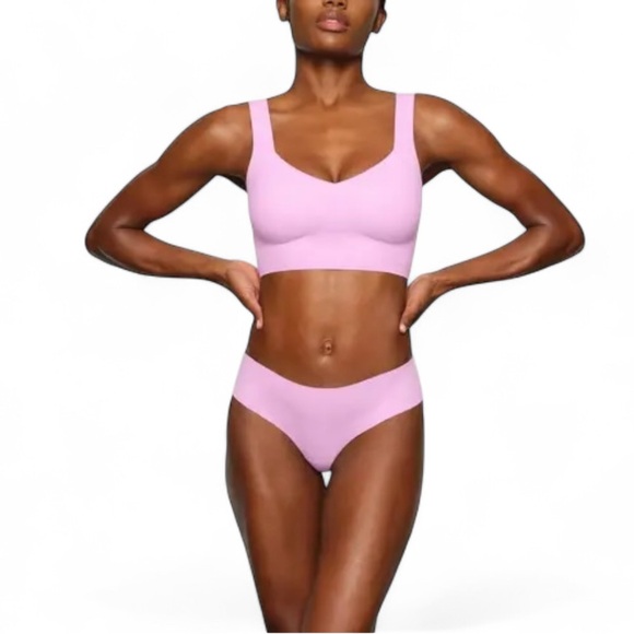 SKIMS Other - ✨SKIMS Naked Scoop Longline Bralette in Petal Pink Size Medium